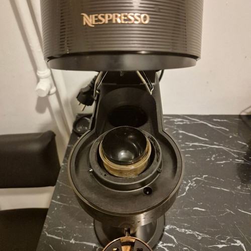 Nespresso Vertuo Next Premium coffee machine, black and rose gold