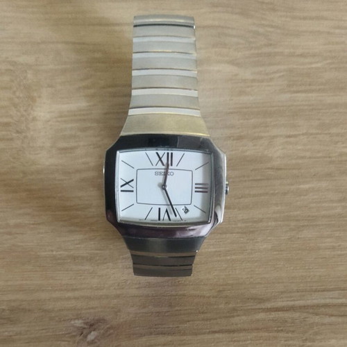 Seiko 7N39-0BA0 Quartz men's watch new, silver