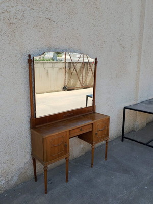 Antique vanity used with mirror