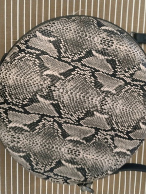 Round shoulder bag with snake pattern like new, pink and black