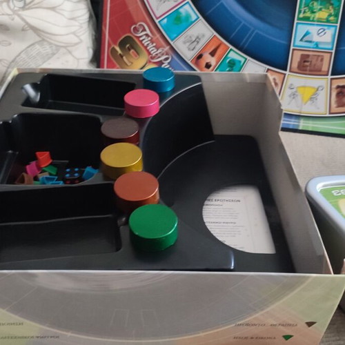 Trivial Pursuit 90s used, collectible edition with 1,800 questions
