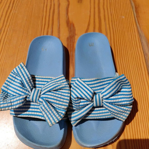 Girls' slippers used, size 28-29, blue
