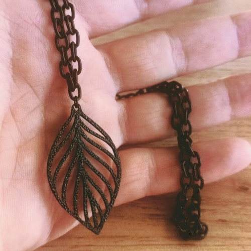 Leaf Total Black necklace, alternative pendant, VÅM Téchne