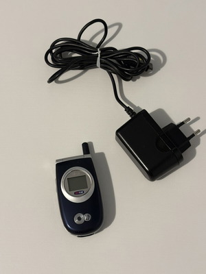 Vintage LG C2200 flip phone (2004), blue, with camera