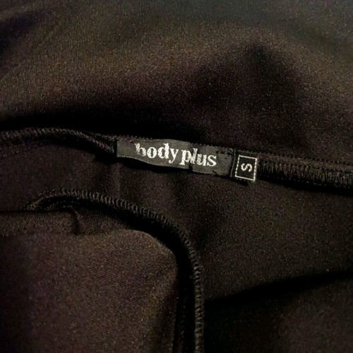 Set skirt klos with crop top small like new, black and white