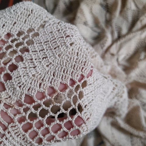 Handmade round tablecloth with crochet like new, beige