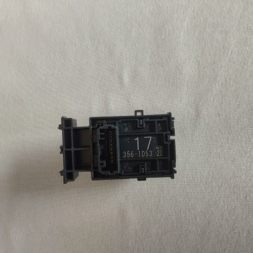 Toyota Yaris Cross electric window switch 74231-K0080 like new, 3 pcs