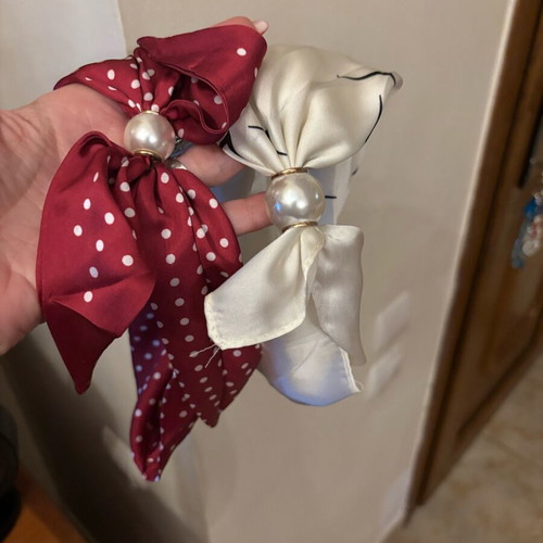 Scarves with magnetic clasp and pearl, new, white and red
