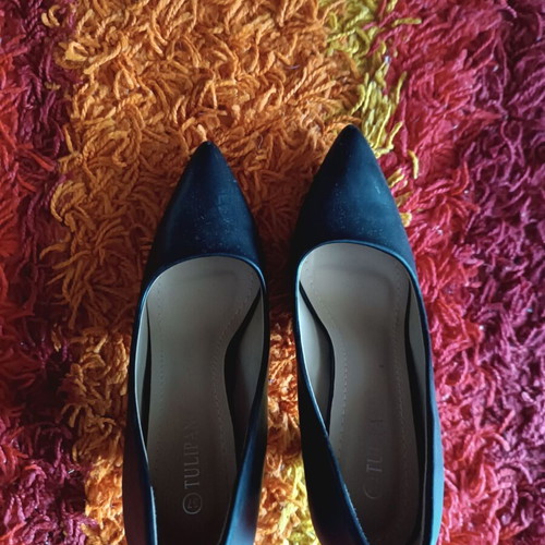 Black pumps used, size 37