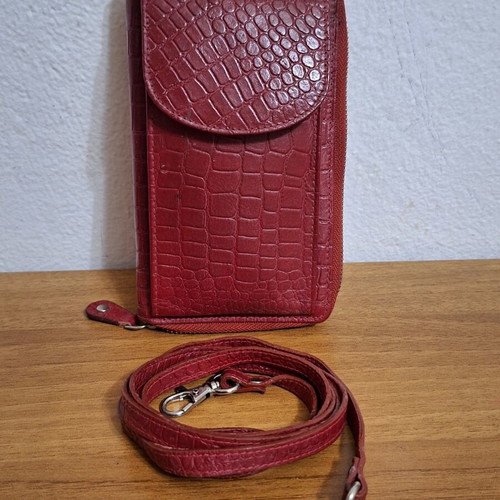Women's leather wallet-bag like new, red, magnetic clasp