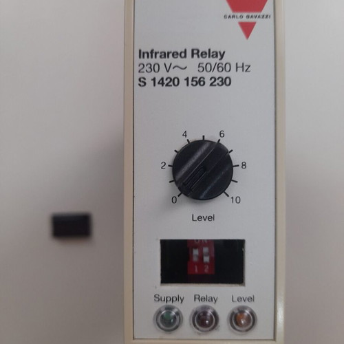 Ενισχυτής φωτοκυττάρων Carlo Gavazzi S 1420 156 230 σαν καινούργιο με βάση για ράγα