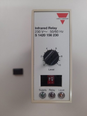 Ενισχυτής φωτοκυττάρων Carlo Gavazzi S 1420 156 230 σαν καινούργιο με βάση για ράγα