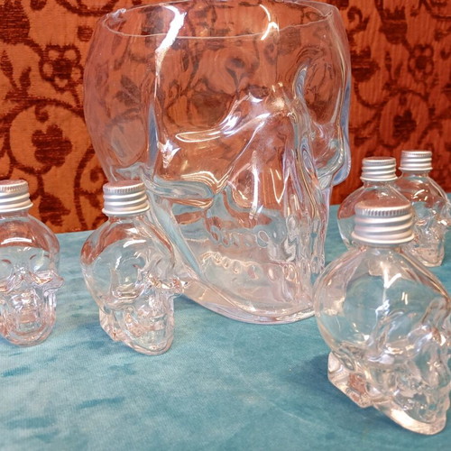 Decorative skulls and miniature bottles unused, set of 6+5 with large jar