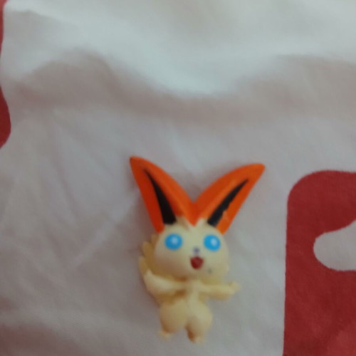 Victini mini figure Pokemon Gen 5 Black and White