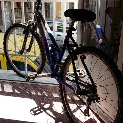 Ideal bicycle like new, blue, with gears and adjustable seat