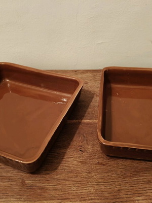 Set of 2 square ceramic dishes new 20x20 cm