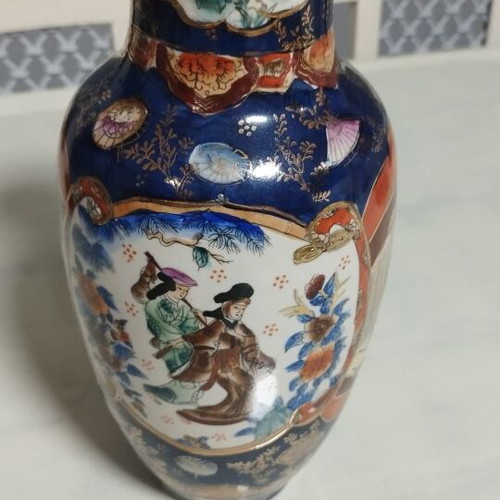 Satsuma decorative vase like new, hand painted Japanese ceramic
