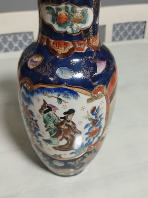 Satsuma decorative vase like new, hand painted Japanese ceramic
