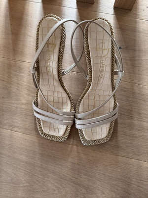 Haralas beige pumps like new, size 37, Kalogirou