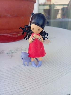 Girl figure with cat