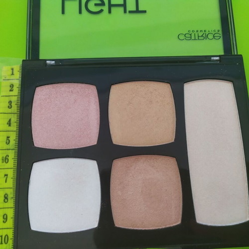 Cosmetic palette highlighters catrice, Famous powders