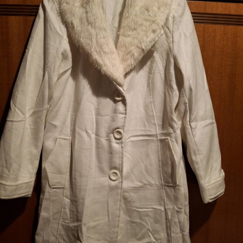 White coat with removable fur collar like new