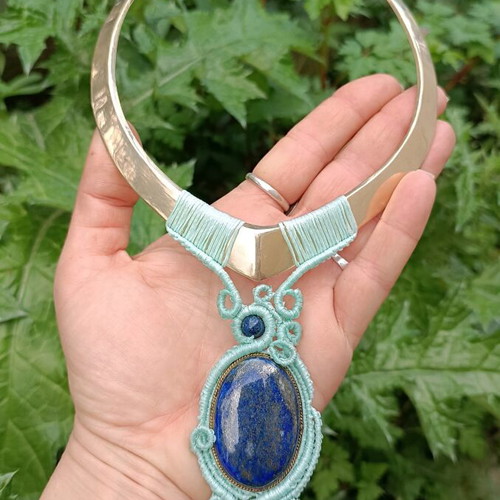 Macrame necklace with lapis lazuli new, brass choker