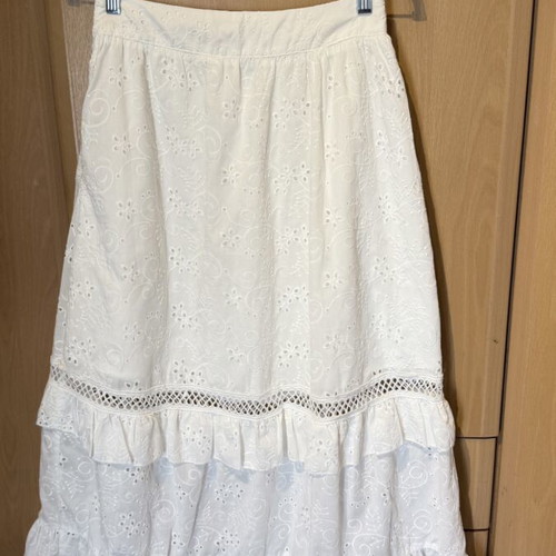 Skirt size M cotton like new, white with lining and cord