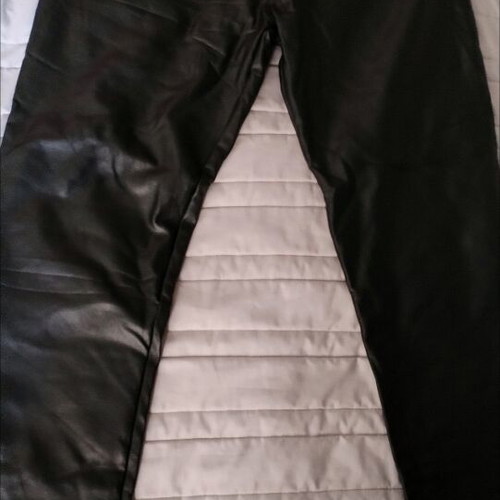Leather-look leggings like new, size M, black with tight fit