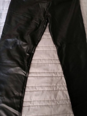 Leather-look leggings like new, size M, black with tight fit