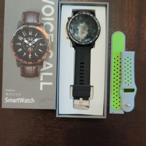 Smart Watch like new with large screen and extra strap