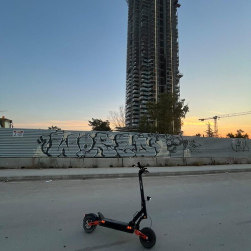 Joyor T10 electric scooter like new with 1000W motor and 50km range