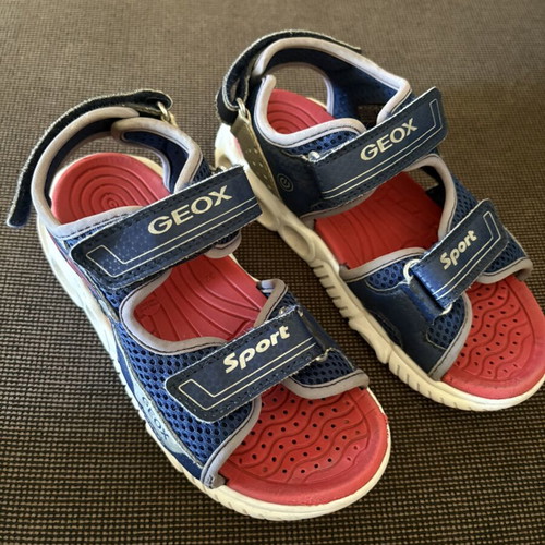 Geox sandals size 32 used with light-up feature, blue