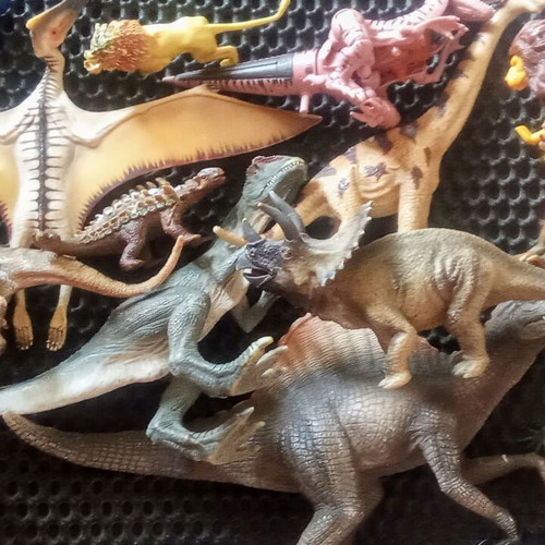 Treasure X Aliens vintage dinosaur and monster miniatures set, 18 pcs