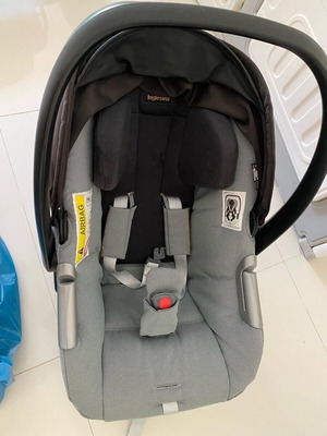 Inglesina Aptica car seat like new (egg)