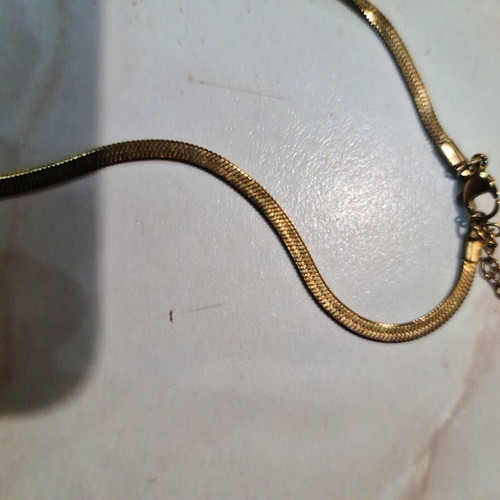 Necklace chain like new, thin gold color