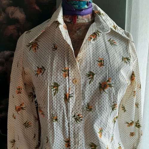Women's long sleeve shirt used, size S