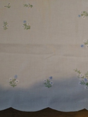 Table linens set of 2 doilies and 2 napkins in excellent condition