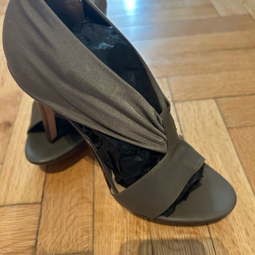 Fendi sandals like new, khaki, size 38