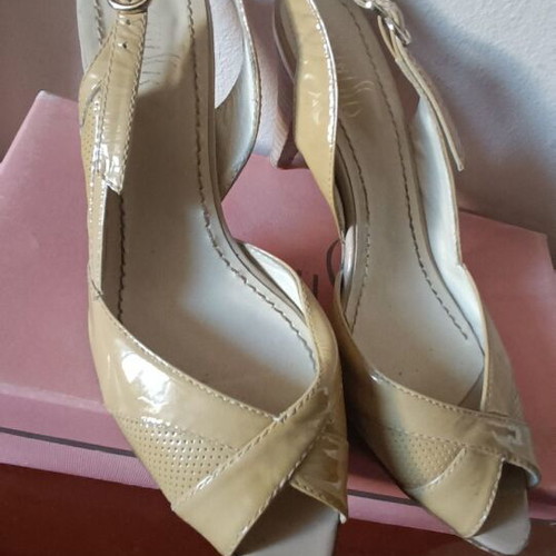 Esthissis sandals used, handmade no 39, beige patent leather