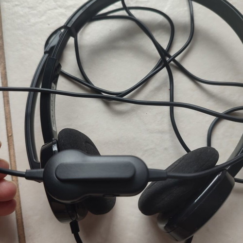 Logitech H151 Headphones with Microphone and 3.5mm Jack like new