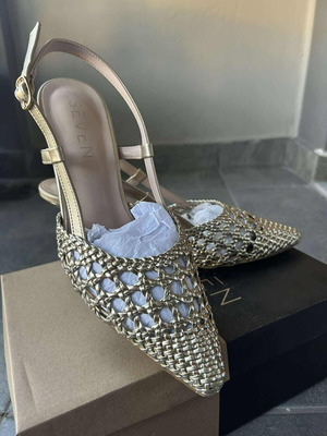 SLINGBACK - Γόβες , χρώμα πλατίνα, τακούνι 8,5 cm, νούμερο 38 , τιμή 40,00€!