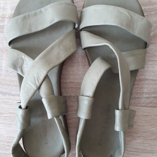 Daniele Gilardo flat sandals like new, green, size 37