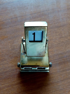 Vintage perpetual flip calendar used, desktop rolodex with French day and month dial