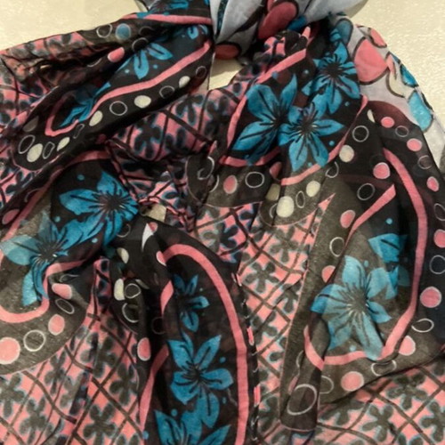 3 women's scarves