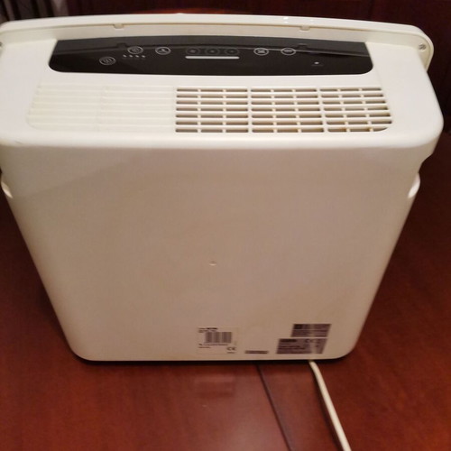 DeLonghi AC150 air purifier ionizer like new for rooms up to 40 m2