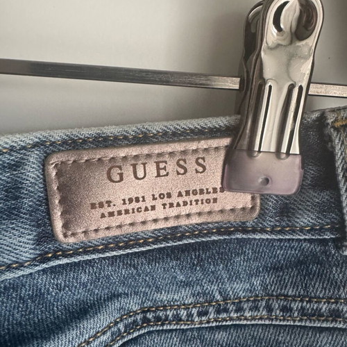 Cropped Guess jeans with decorative beads like new, size 25