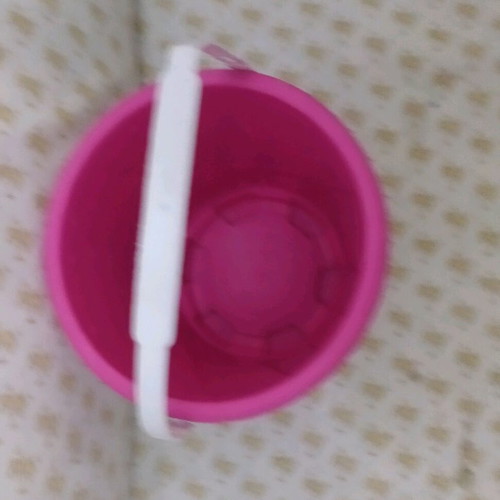 Barbie bucket like new