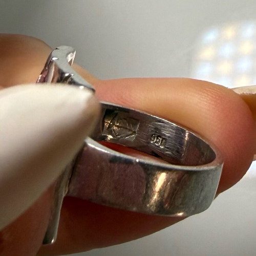 Y2k silver ring used with pink zircon