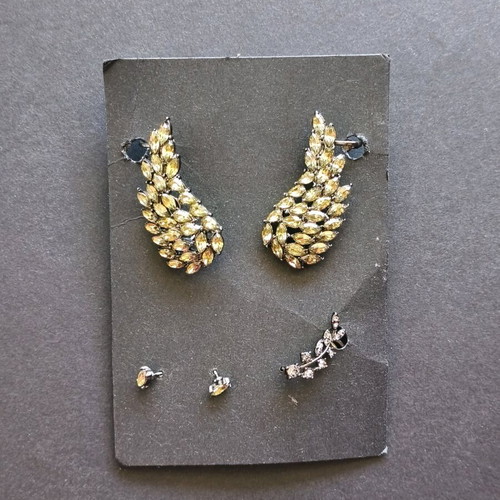 Earring set like new, silver color